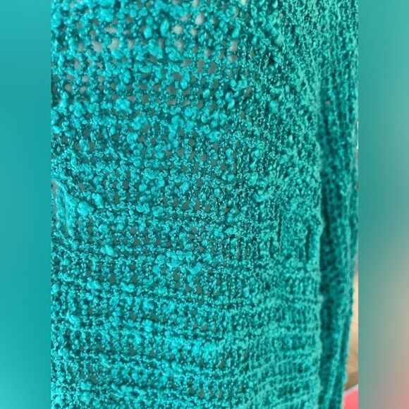 NWT BOUTIQUE DISTRESSED TURQ TEAL COLOR SWEATER. HAS DISTRESSED HOLES - Picture 4 of 7